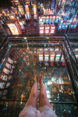 Infographic các dấu hiệu cảnh báo nghiện game với biểu tượng warning